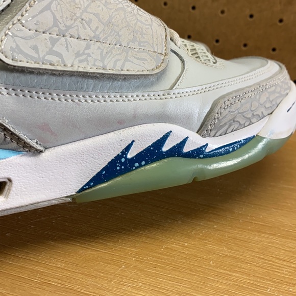 Air Jordan Son of Mars Size 8.5 Women’s Sneakers Pure Platinum 2016 - Picture 3 of 16